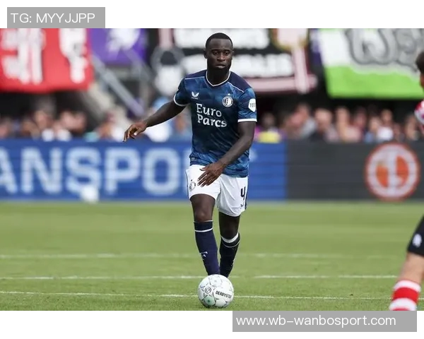 法尔克透露拜仁关注费耶诺德右后卫雷德或成博伊替代人选