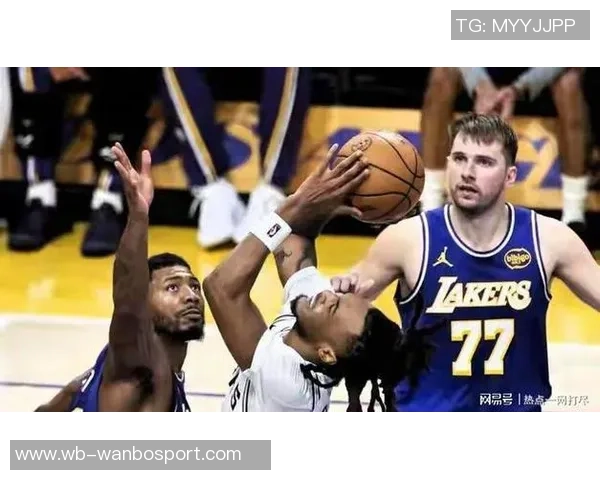 卡斯尔称赞科内特在攻防两端表现出色并展现出卓越沟通能力