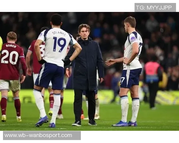 西蒙斯6500万欧元加盟热刺后状态低迷引发球迷和媒体广泛质疑 西蒙斯6500万欧元加盟热刺后状态低迷引发球迷和媒体广泛质疑