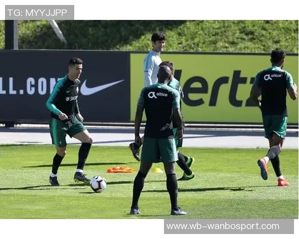 乔约翰逊谈克莱现状认为他需要队友帮助以找回状态 乔约翰逊谈克莱现状认为他需要队友帮助以找回状态